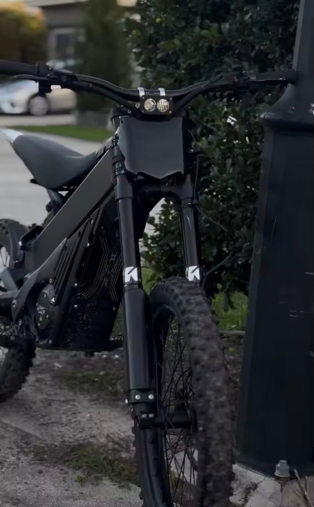 Glossy motocutz plate+plus keychain